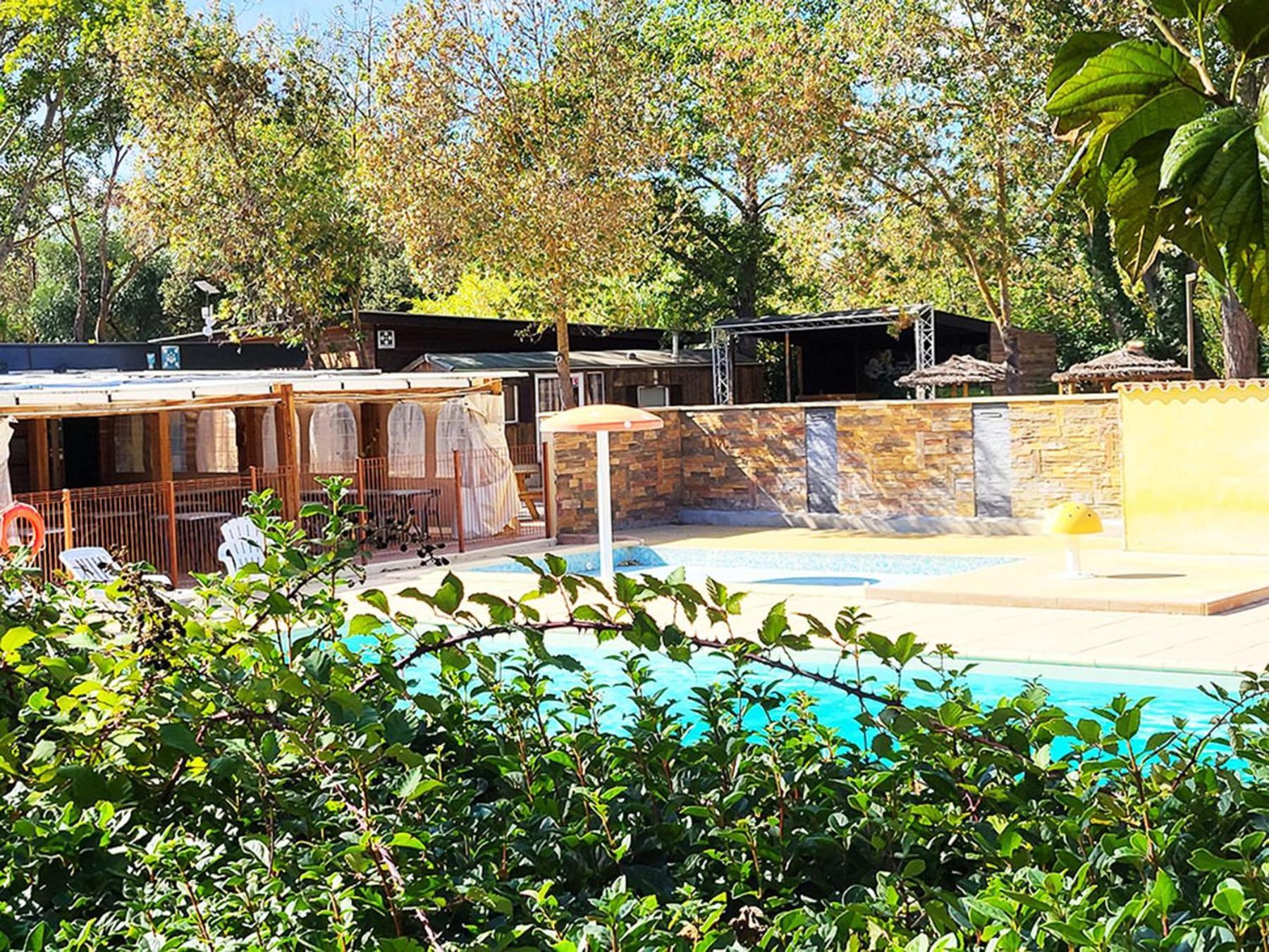 Camping Le Val De Cesse Mirepeisset Exterior photo